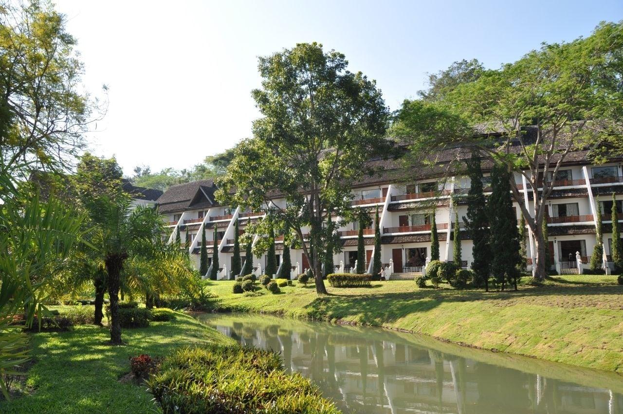 Suan Bua Hotel & Resort Ban Pong  Екстериор снимка