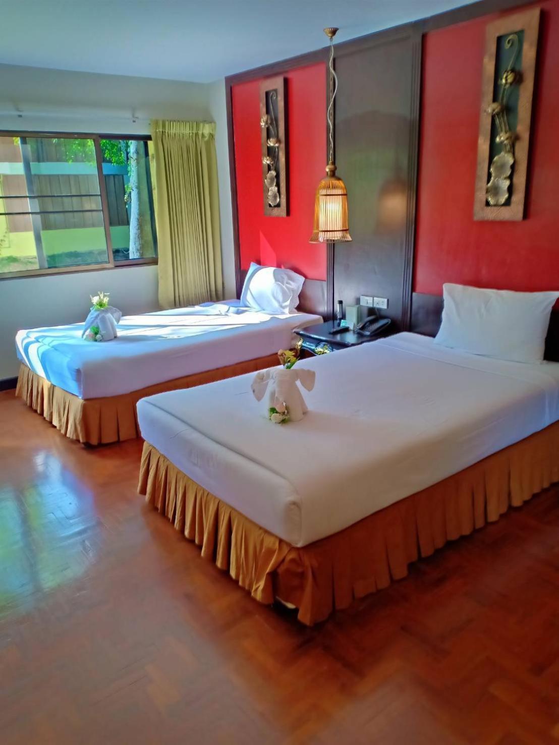 Suan Bua Hotel & Resort Ban Pong  Екстериор снимка