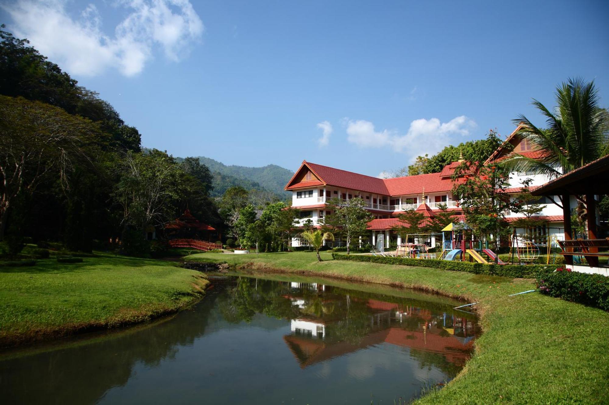Suan Bua Hotel & Resort Ban Pong  Екстериор снимка