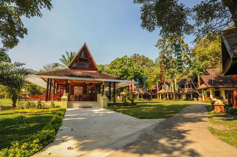 Suan Bua Hotel & Resort Ban Pong  Екстериор снимка