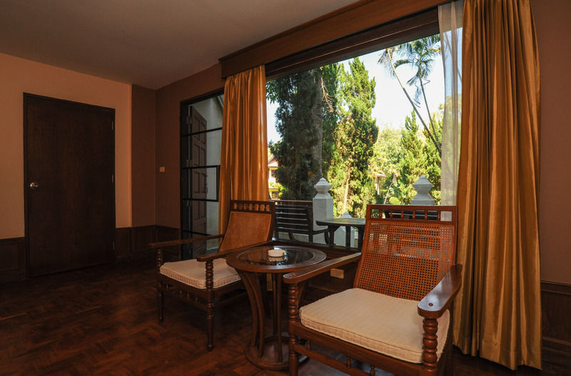 Suan Bua Hotel & Resort Ban Pong  Екстериор снимка