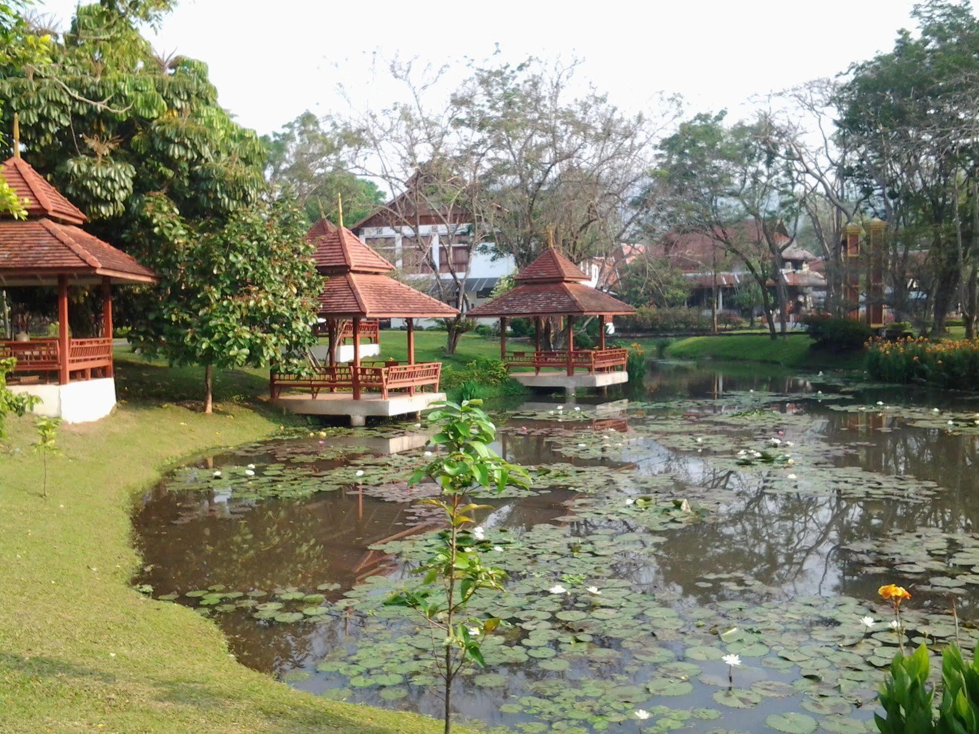 Suan Bua Hotel & Resort Ban Pong  Екстериор снимка
