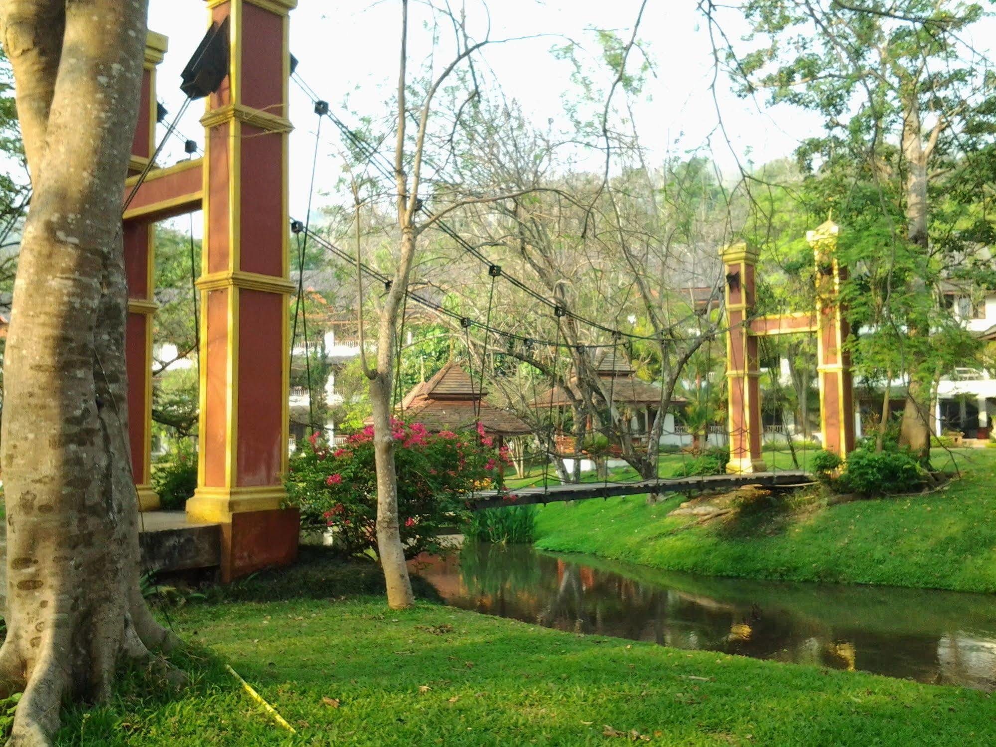 Suan Bua Hotel & Resort Ban Pong  Екстериор снимка