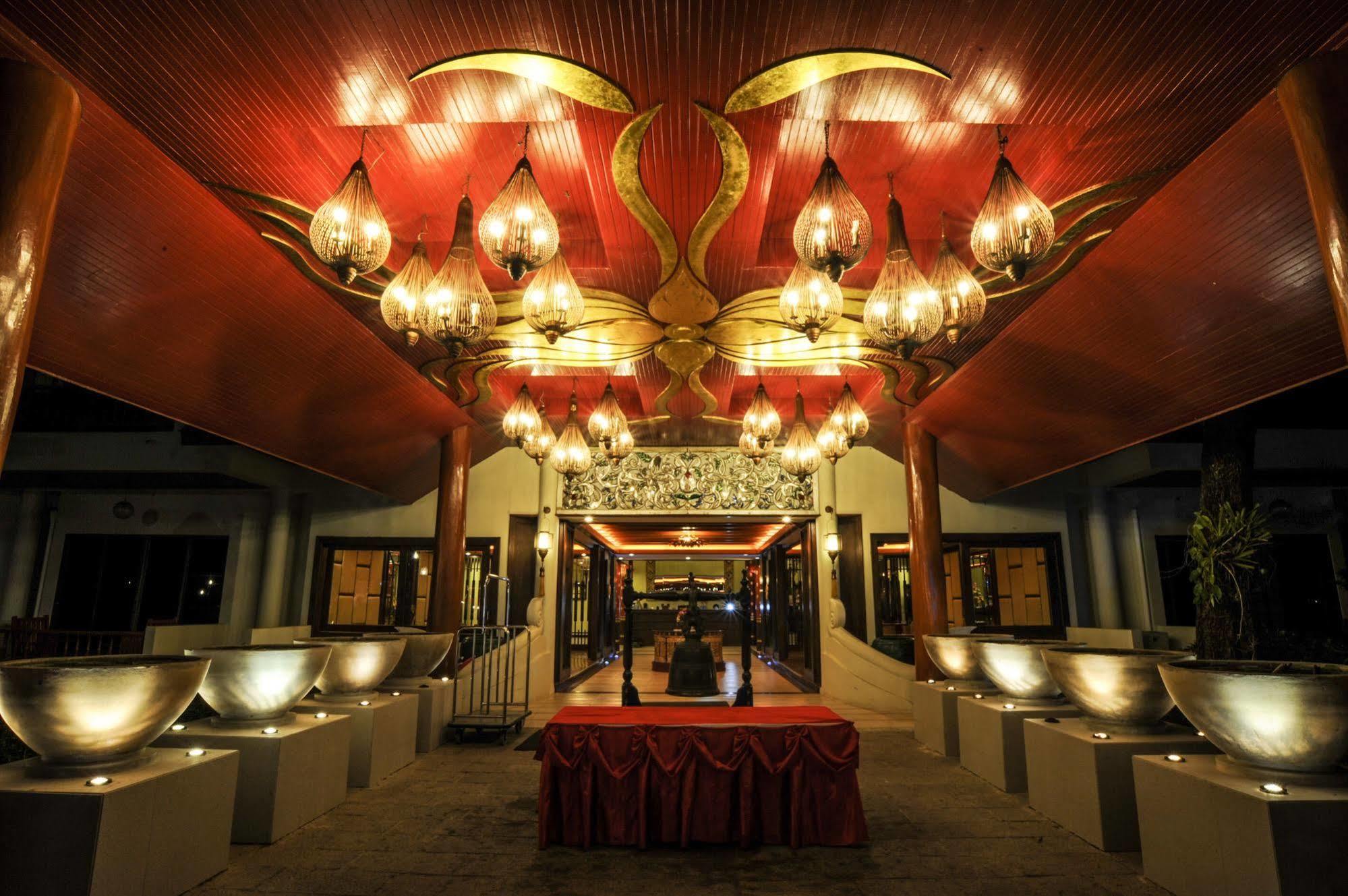 Suan Bua Hotel & Resort Ban Pong  Екстериор снимка