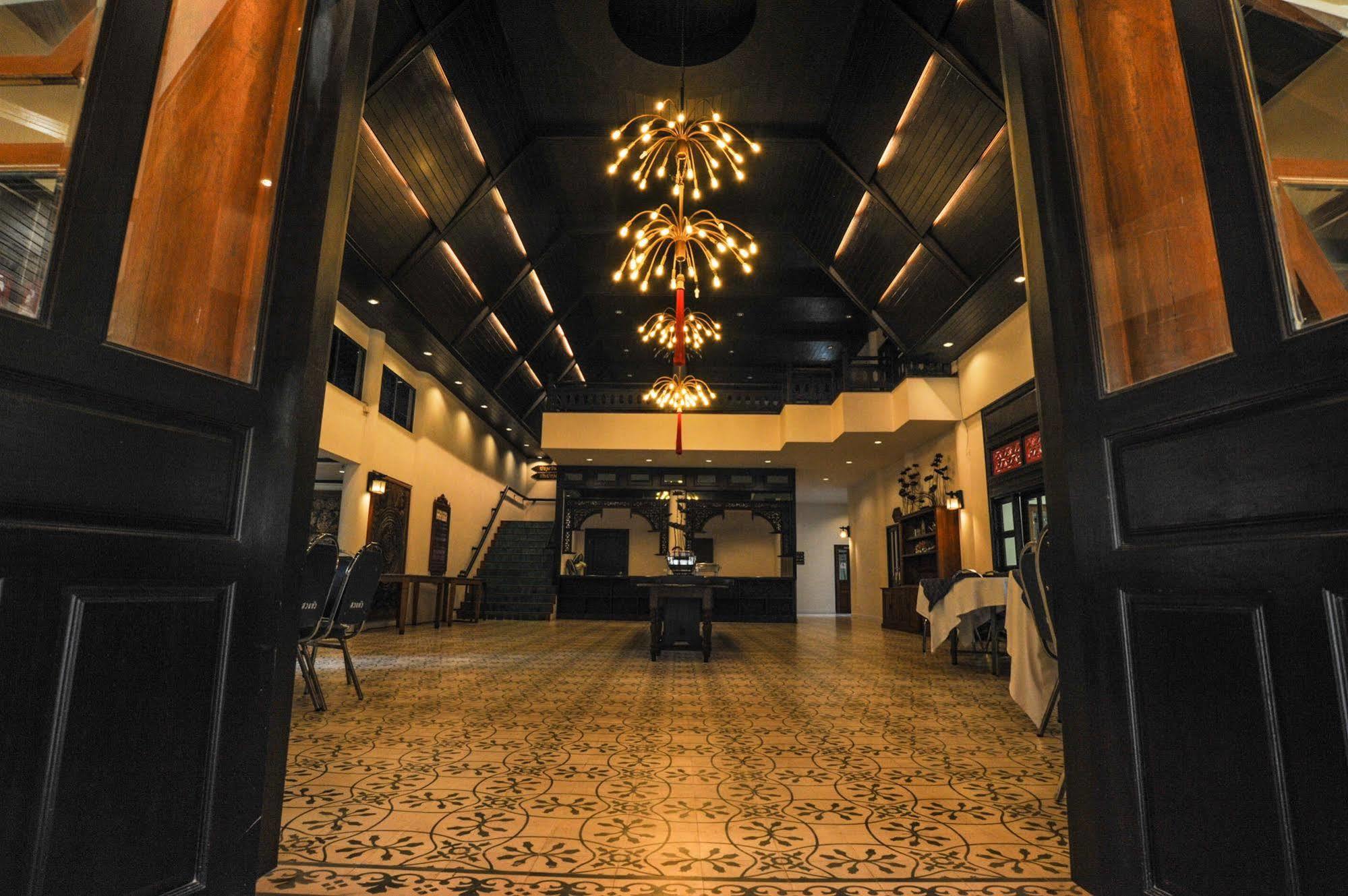 Suan Bua Hotel & Resort Ban Pong  Екстериор снимка