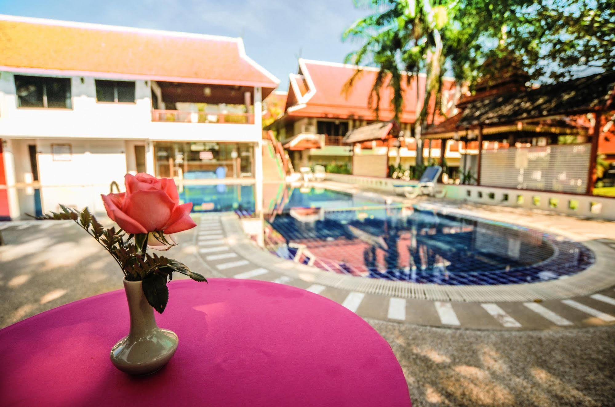 Suan Bua Hotel & Resort Ban Pong  Екстериор снимка