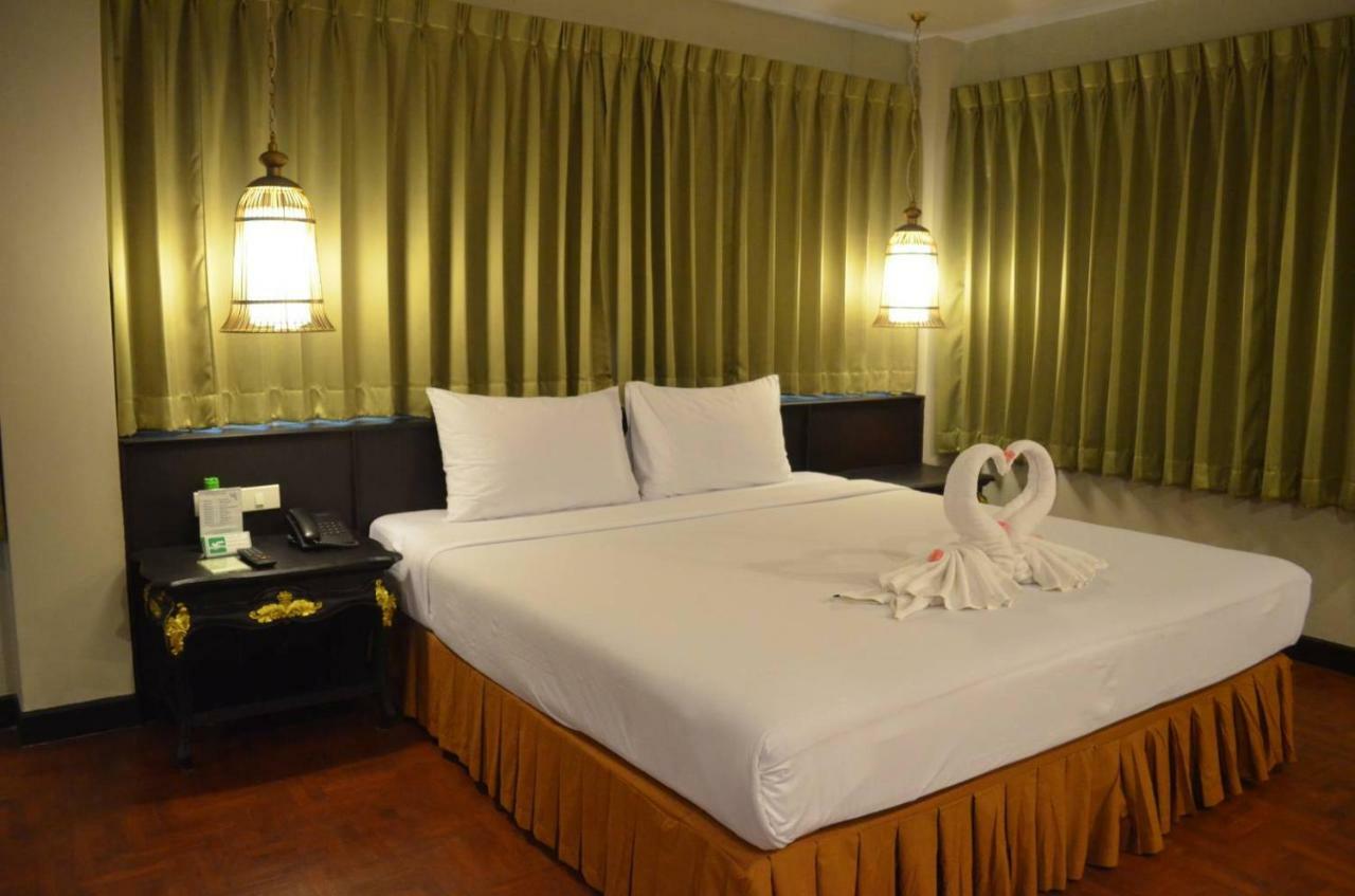 Suan Bua Hotel & Resort Ban Pong  Екстериор снимка