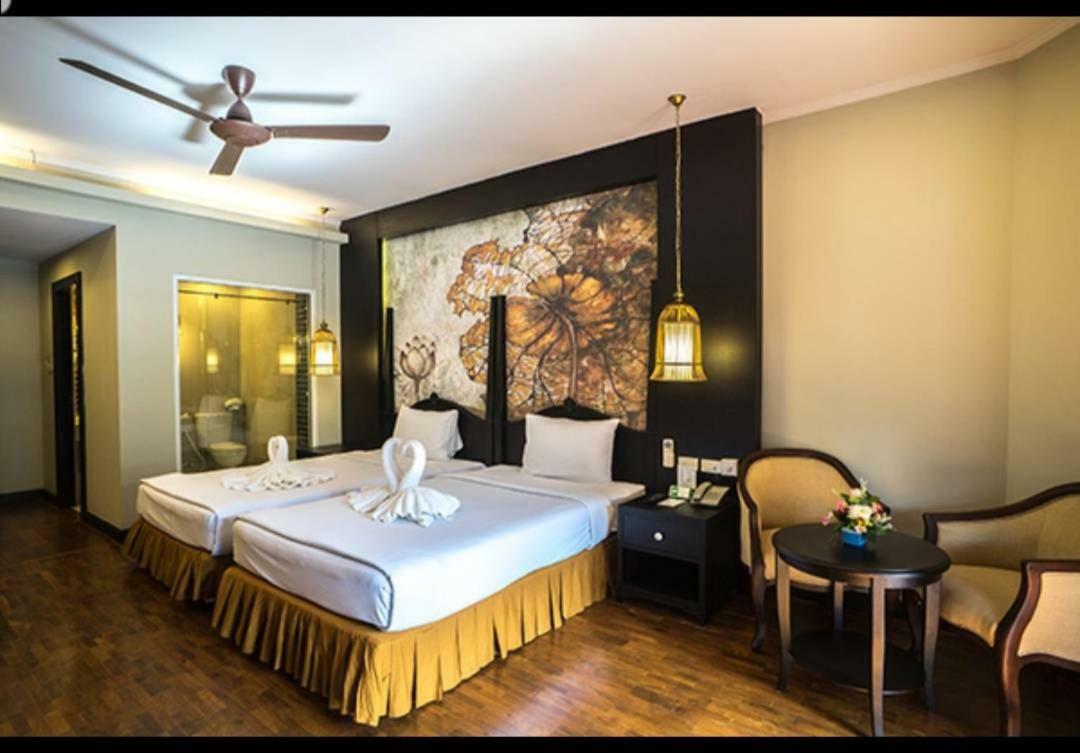 Suan Bua Hotel & Resort Ban Pong  Екстериор снимка