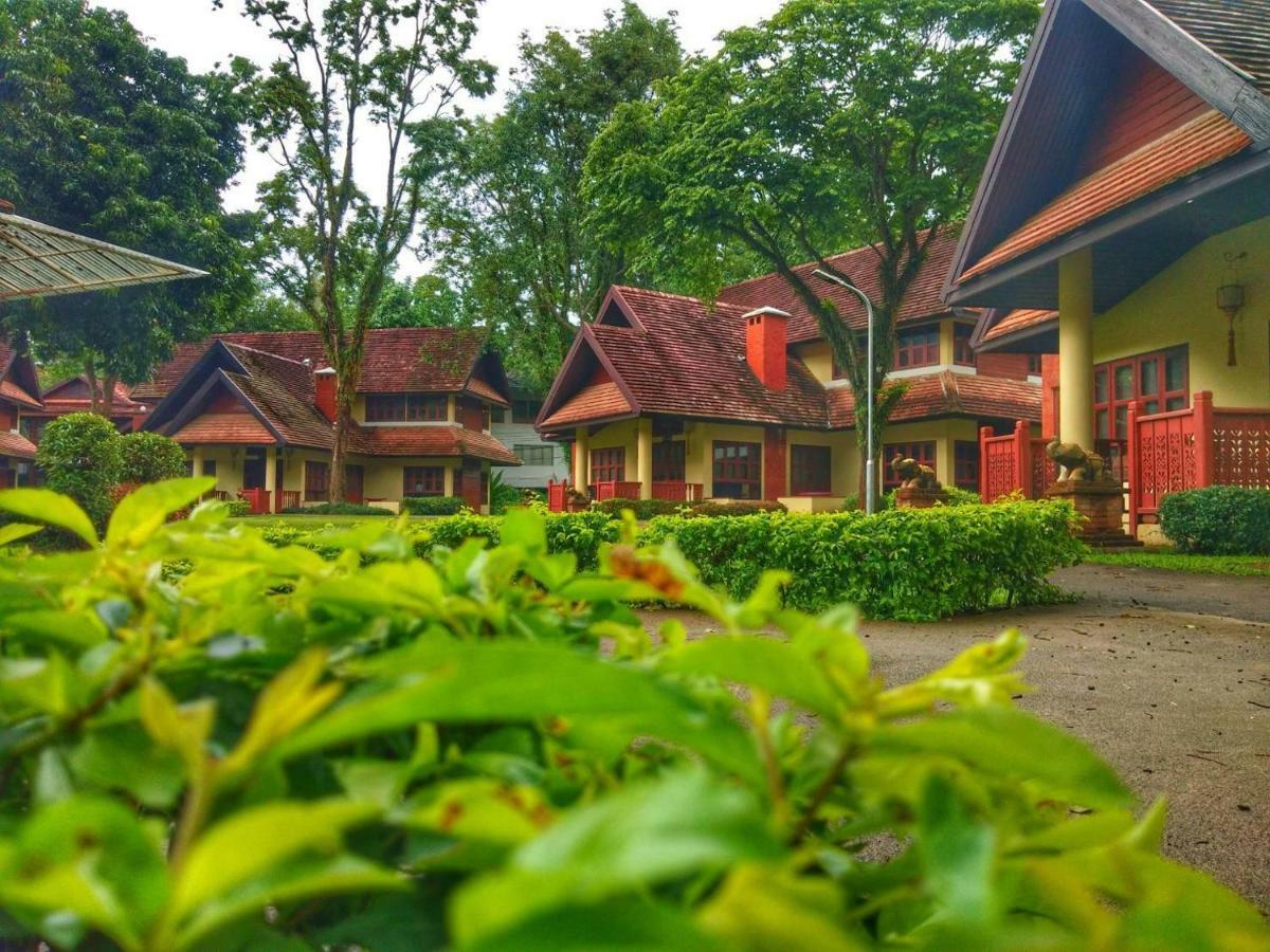 Suan Bua Hotel & Resort Ban Pong  Екстериор снимка